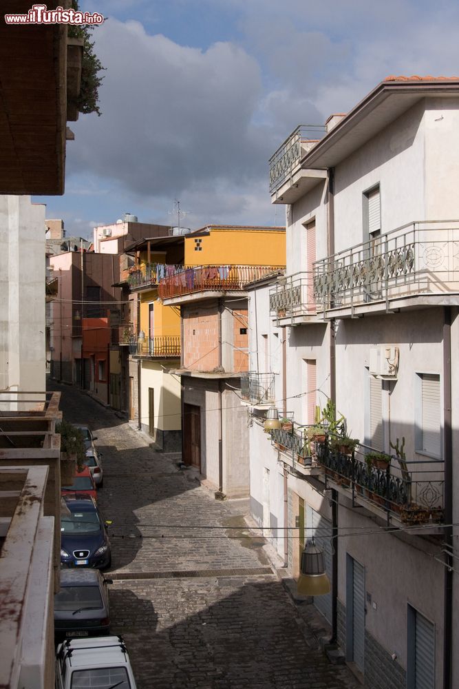 Immagine Una via nel centro di Biancavilla, provincia di Catania, Sicilia.