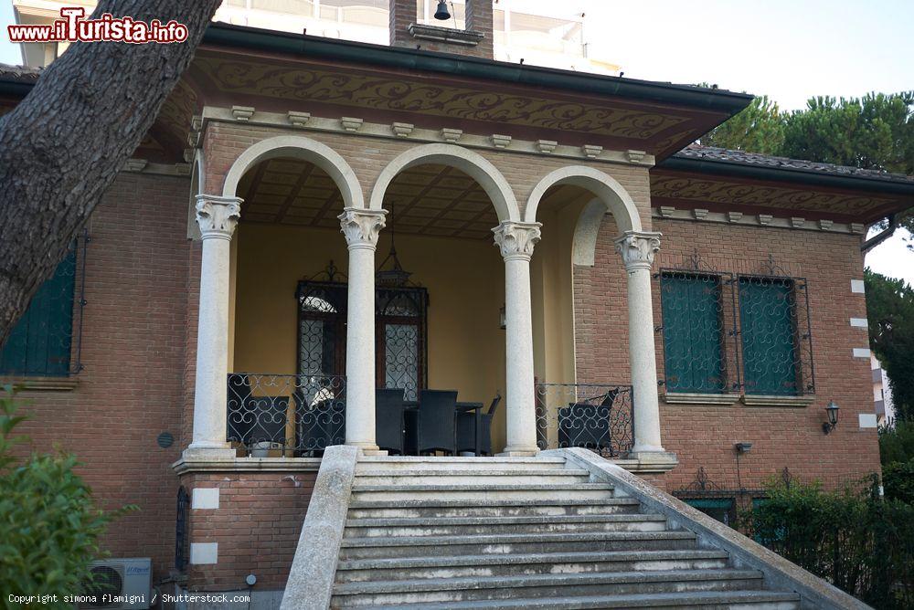 Immagine Una villa degli anni'20, 'La Campanella' in centro a Milano Marittima - © simona flamigni / Shutterstock.com