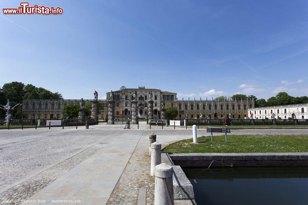 Immagine Una vista di Piazzola sul Brenta e Villa Contarini - © Maurizio Biso / Shutterstock.com