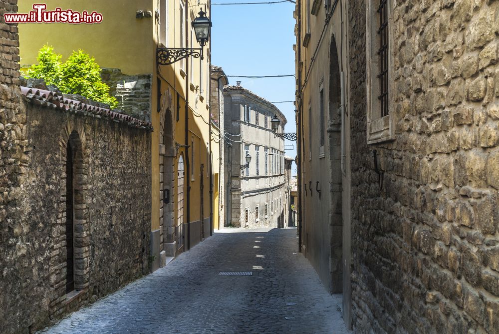 Immagine Una viuzza dell'antica cittadina di Cingoli, provincia di Macerata, Marche.