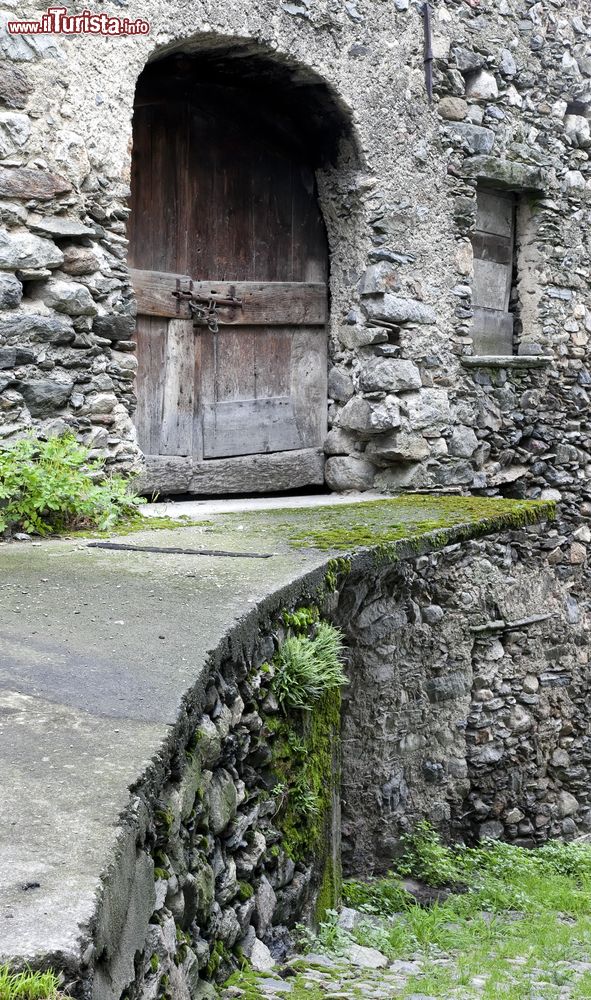 Immagine Un'antica casa in pietra nella zona di Teglio in Lombardia