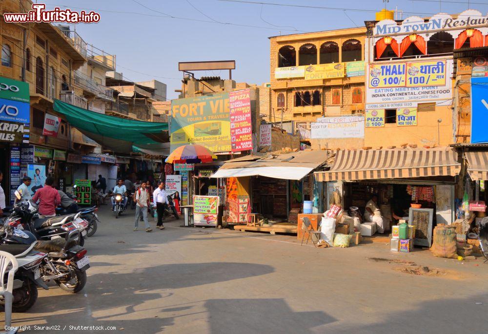 Immagine Un'area mercatale della cittadina di Jaisalmer, Rajasthan, India - © Saurav022 / Shutterstock.com