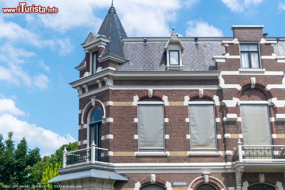 Immagine Un'autentica casa olandese nel centro di Nijmegen, Olanda. La fotografia è stata scattata a Groesbeekseweg - © Daniel Doorakkers / Shutterstock.com