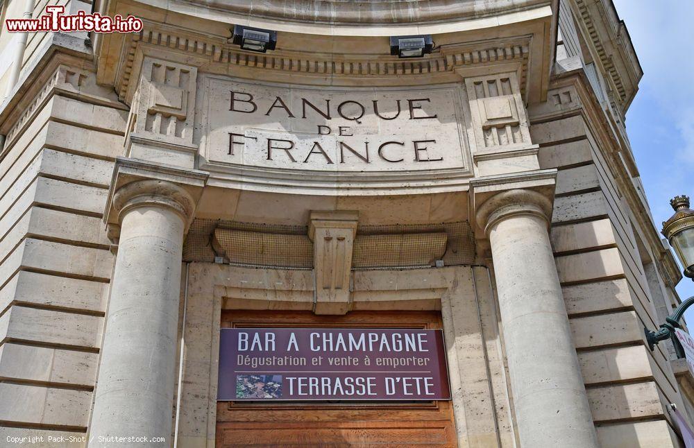 Immagine Uno champagne bar ospitato in un'antica banca di Epernay, Francia - © Pack-Shot / Shutterstock.com