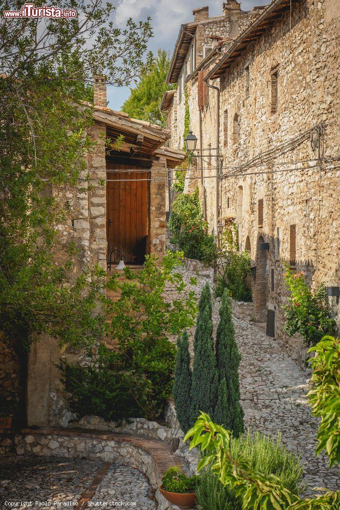Immagine Uno scorcio del borgo di Pissignano in Umbria. - © Paolo Paradiso / Shutterstock.com