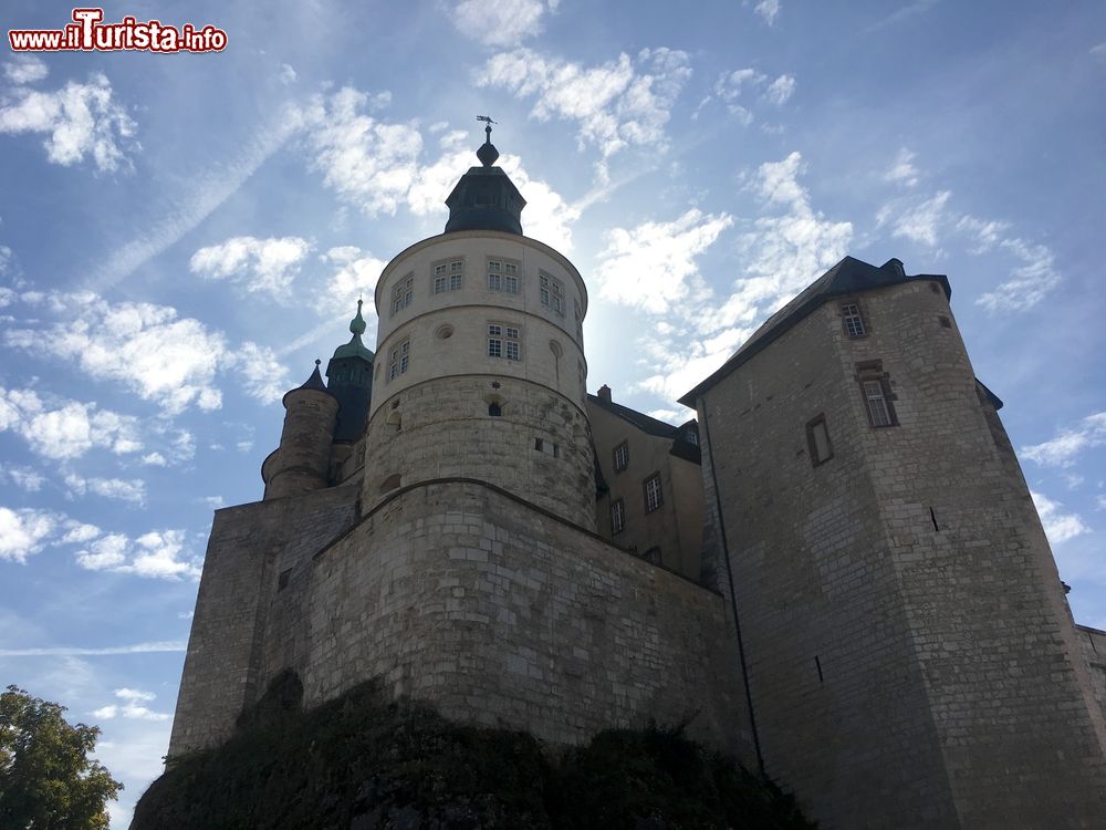Immagine Uno scorcio del castello di Montbeliard (Francia) in una giornata di sole. Siamo nel dipartimento del Doubs nella regione della Franca Contea, sede di sottoprefettura.