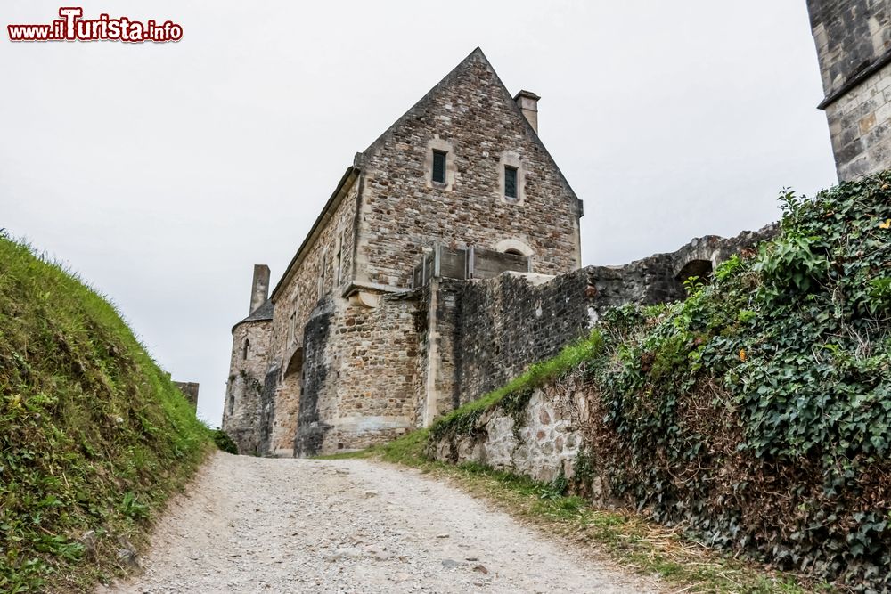 Immagine Uno scorcio del castello di Saint-Sauveur-le-Vicomte in Normandia, Francia. Nel 1375 questa fortezza venne invasa dalle truppe di Carlo V° per sfatare la nomea di castello inespugnabile che si era guadagnato con il tempo. 