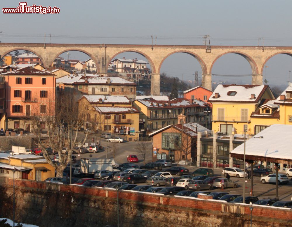 Immagine Uno scorcio del centro di Mondovì in Piemonte, Italia. Situata fra montgna, collina e pianura, la città è distribuita su più livelli.