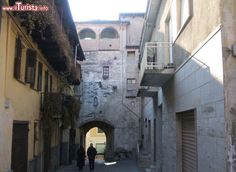 Immagine Uno scorcio del centro storico di Giaveno nel torinese - © Helenkeit, CC BY 3.0, Wikipedia