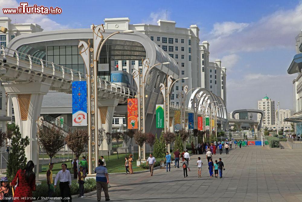 Immagine Uno scorcio del complesso sportivo di Ashgabat, Turkmenistan, in occasione dei giochi asiatici del 2017 - © velirina / Shutterstock.com
