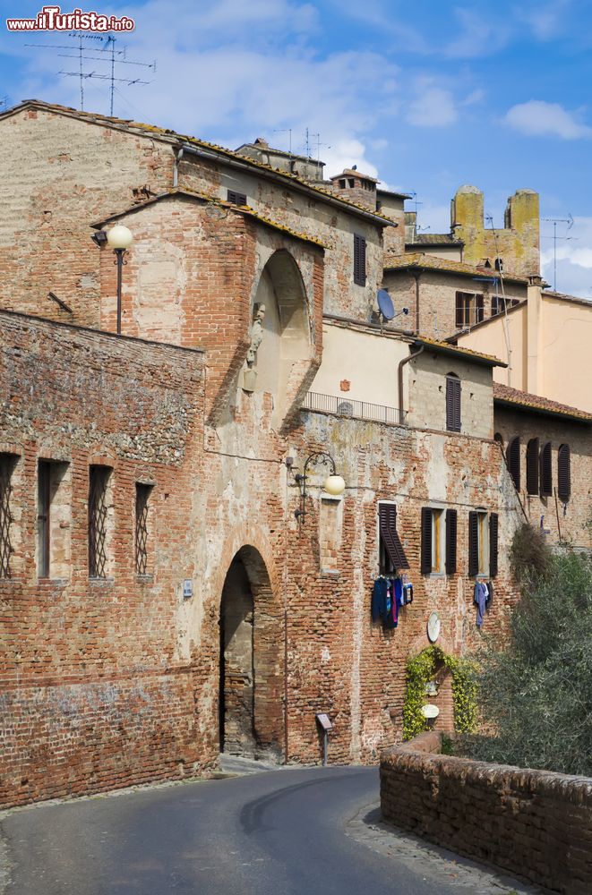 Immagine Uno scorcio del Comune di Certaldo, Toscana, Italia. A rendere questo borgo famoso in tutta Europa è la perfetta conservazione del tessuto urbanistico medievale.