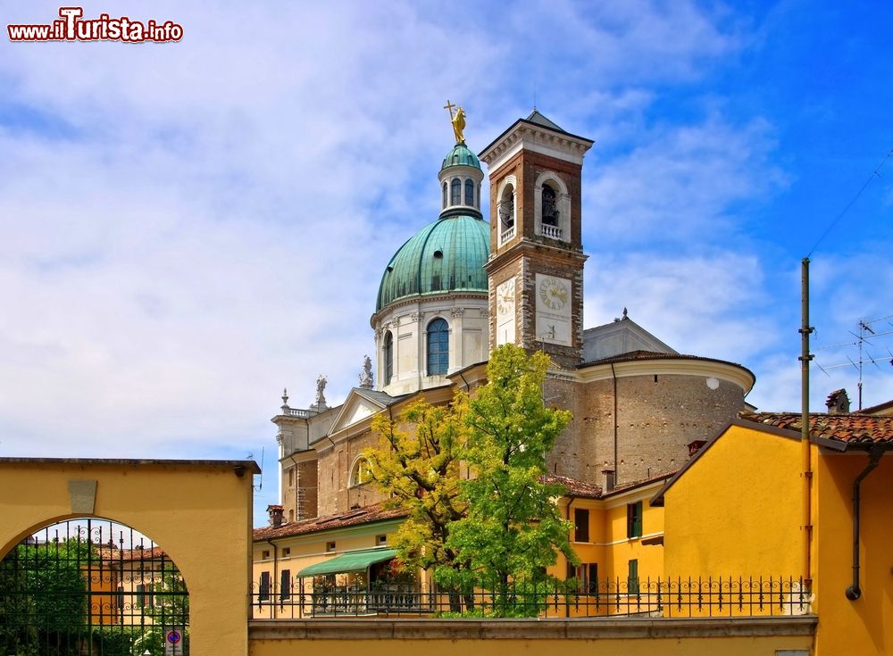 Immagine Uno scorcio del Duomo di Montichiari, Lombardia.