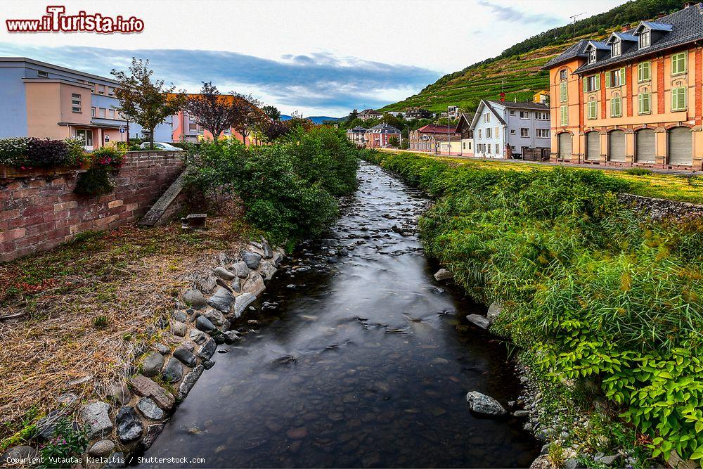 Immagine Uno scorcio del villaggio alsaziano di Guebwiller, Francia - © Vytautas Kielaitis / Shutterstock.com