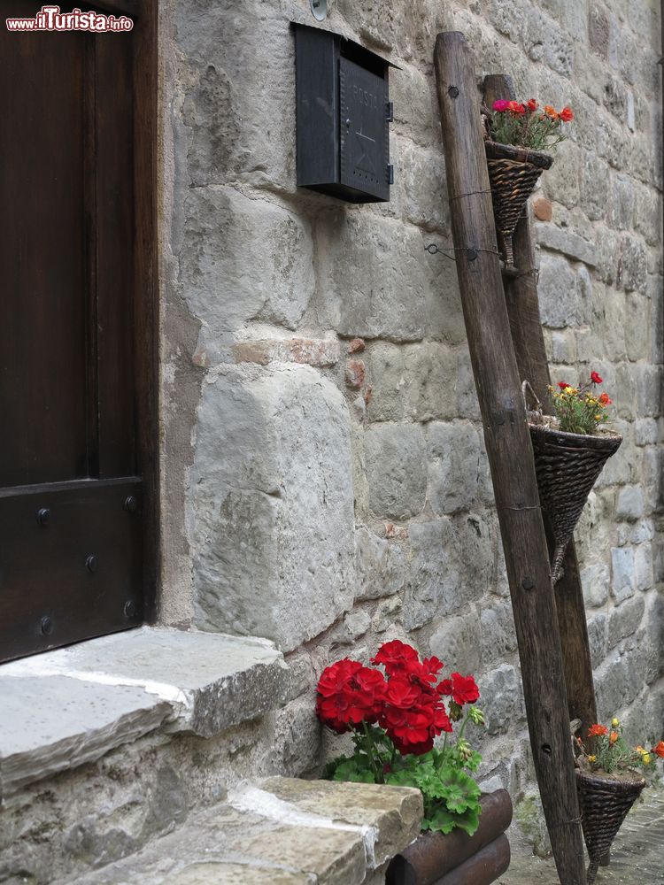 Immagine Uno scorcio del villaggio di Montemonaco nelle Marche.