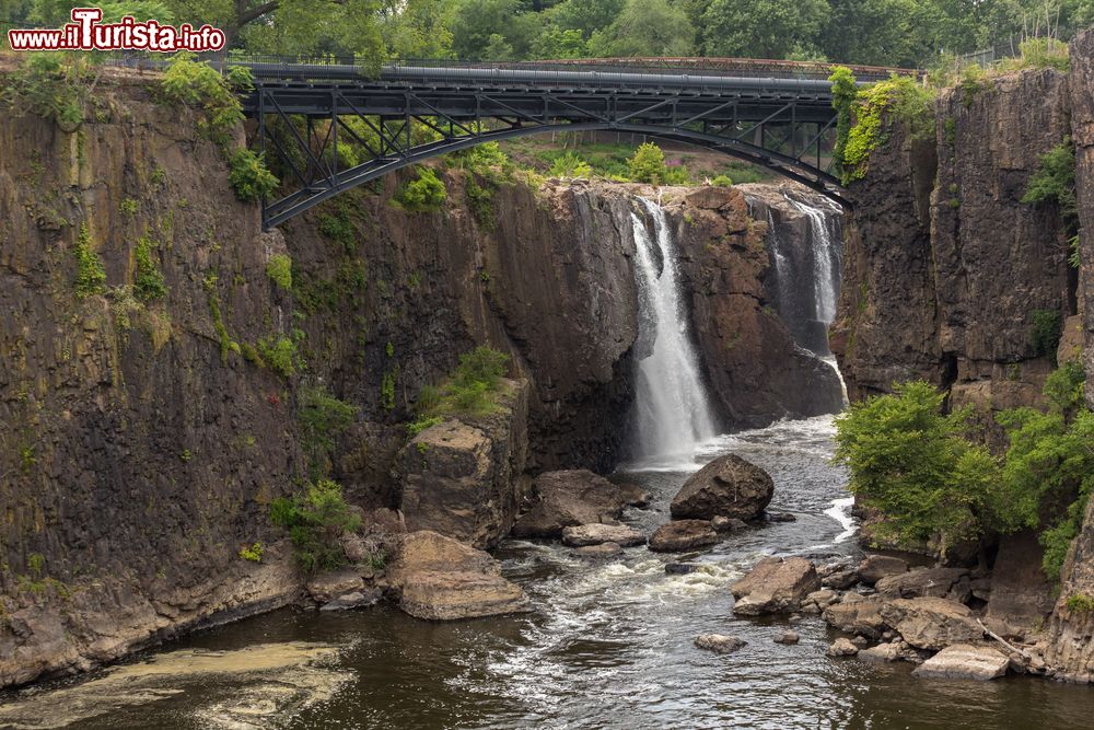 Immagine Uno scorcio delle cascate sul fiume Passaic a Paterson, New Jersey (USA).