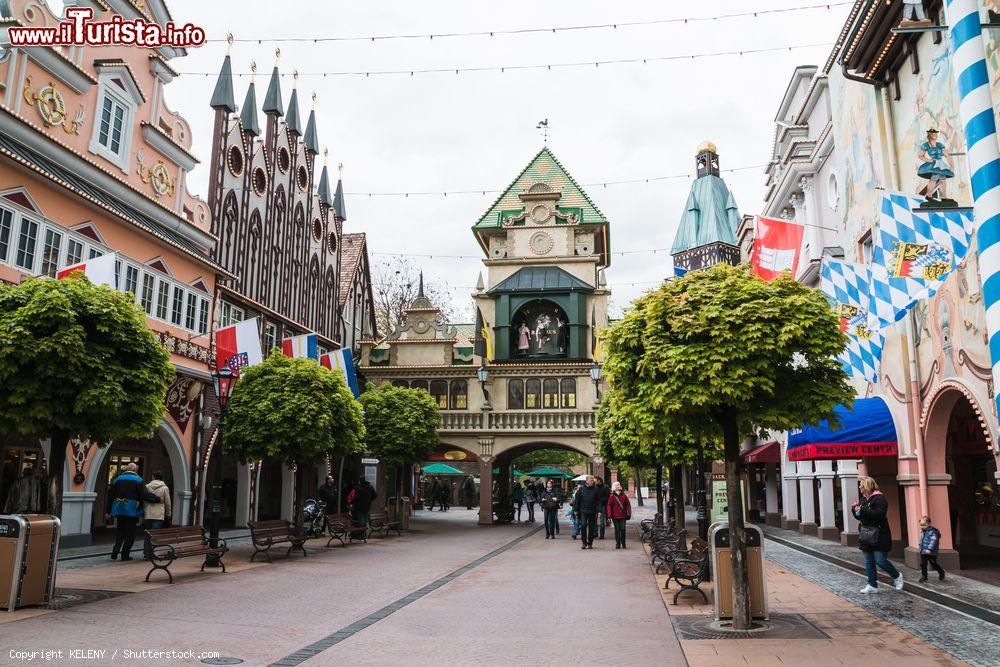 Immagine Uno scorcio dell'Europa Park a Rust, Germania, il parco divertimento creato per bambini e adulti in cui sono ospitate decine di attrazioni per tutti i gusti - © KELENY / Shutterstock.com