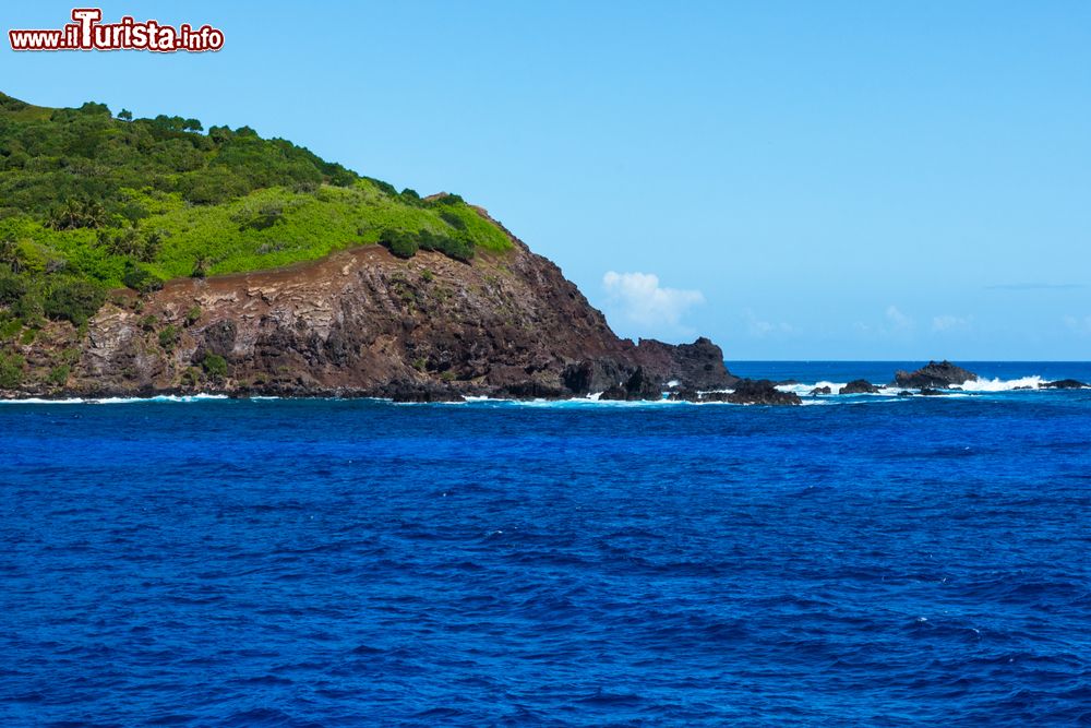 Immagine Uno scorcio dell'isola di Pitcairn, Oceania. Questi territori sono conosciuti per essere stati patria degli ammutinati del Bounty e delle loro mogli tahitiane.

 