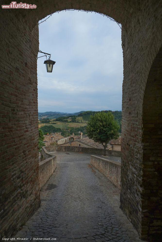 Immagine Uno scorcio di Montescudo in provincia di Rimini - © MTravelr / Shutterstock.com