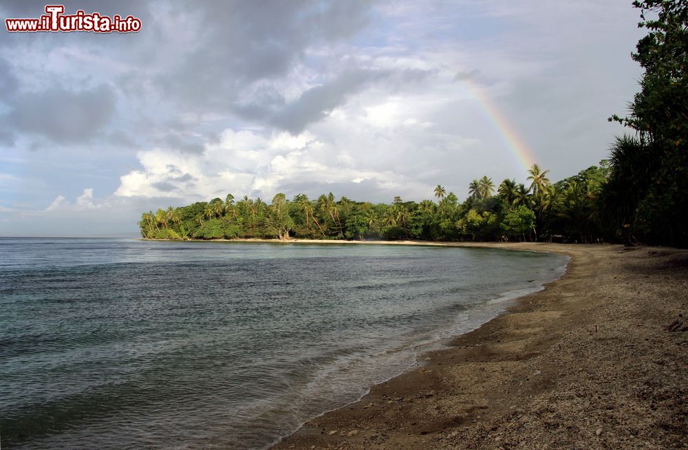 Immagine Uno scorcio panoramico di Honiara, isole Solomone. Fu proclamata ufficialmente capitale nel 1952.