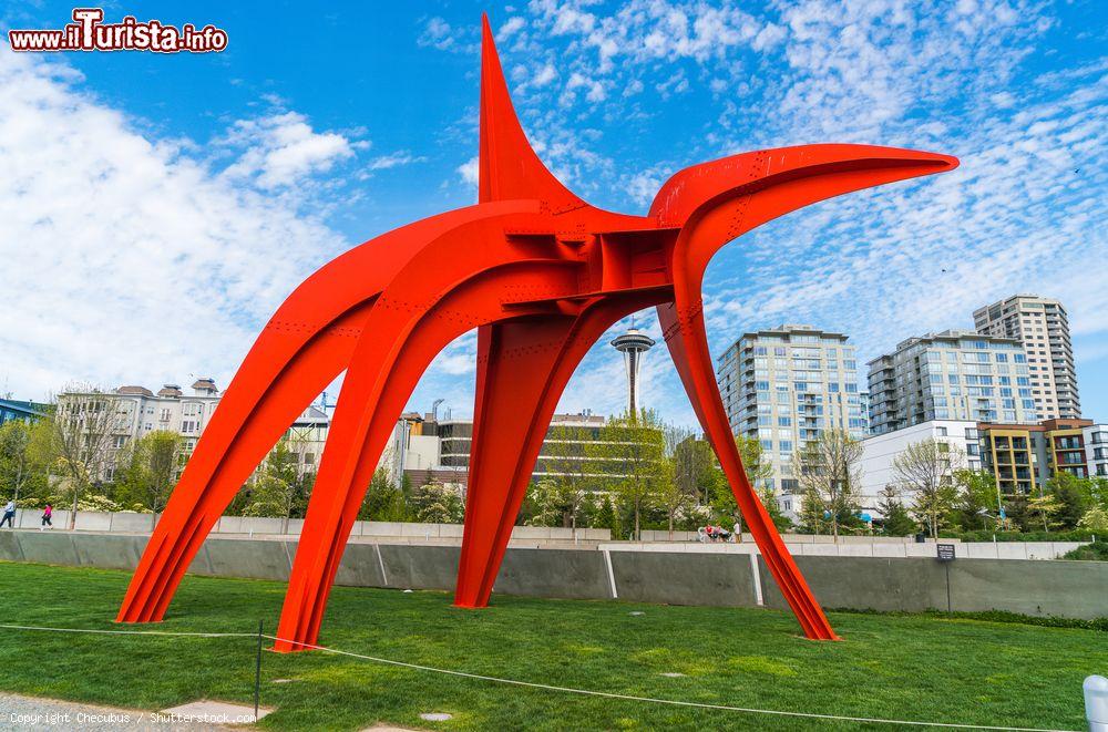 Immagine Un'opera d'arte rossa all'Olympic Sculpture Park di Seattle, Washington (USA) - © Checubus / Shutterstock.com