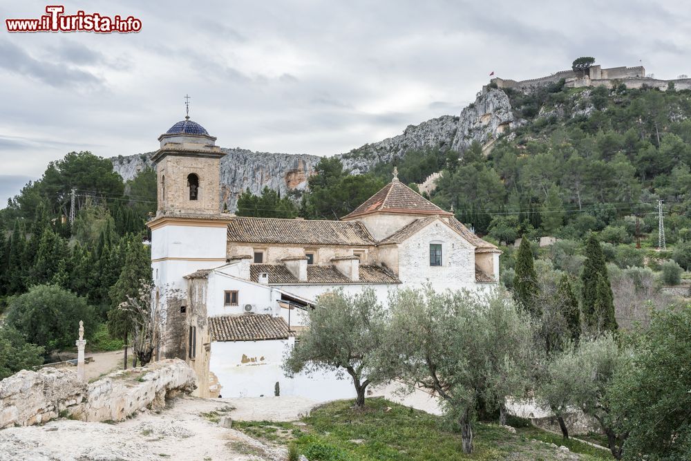 Immagine Una vecchia chiesa nella città di Xativa, Spagna.