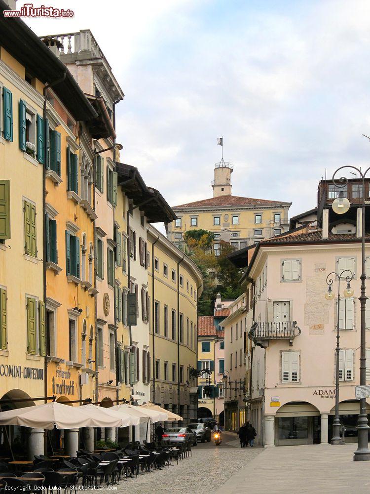 Immagine Vecchie case e ristoranti in piazza Matteotti a Udine, Friuli Venezia Giulia - © Dedo Luka / Shutterstock.com