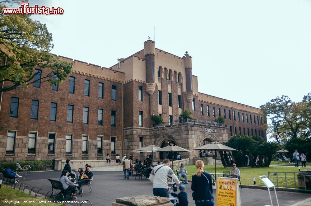 Immagine Vecchio edificio museale vicino al castello di Osaka, Giappone - © Ochivis Pictures / Shutterstock.com