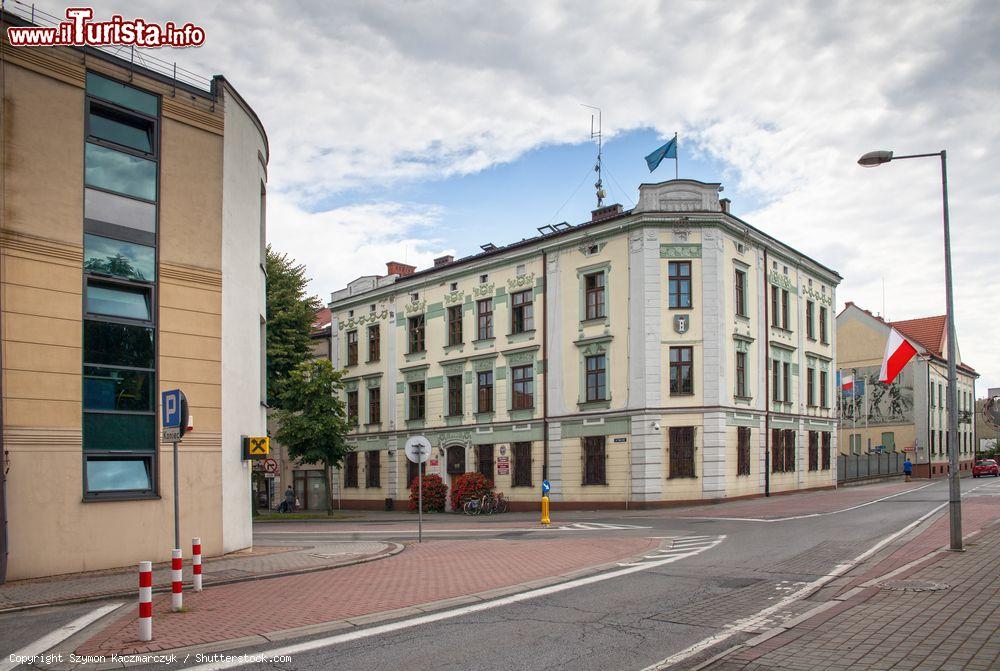 Immagine Il vecchio palazzo del Municipio di Oświęcim, città di 40.000 abitanti della Polonia meridionale - foto © Szymon Kaczmarczyk / Shutterstock.com