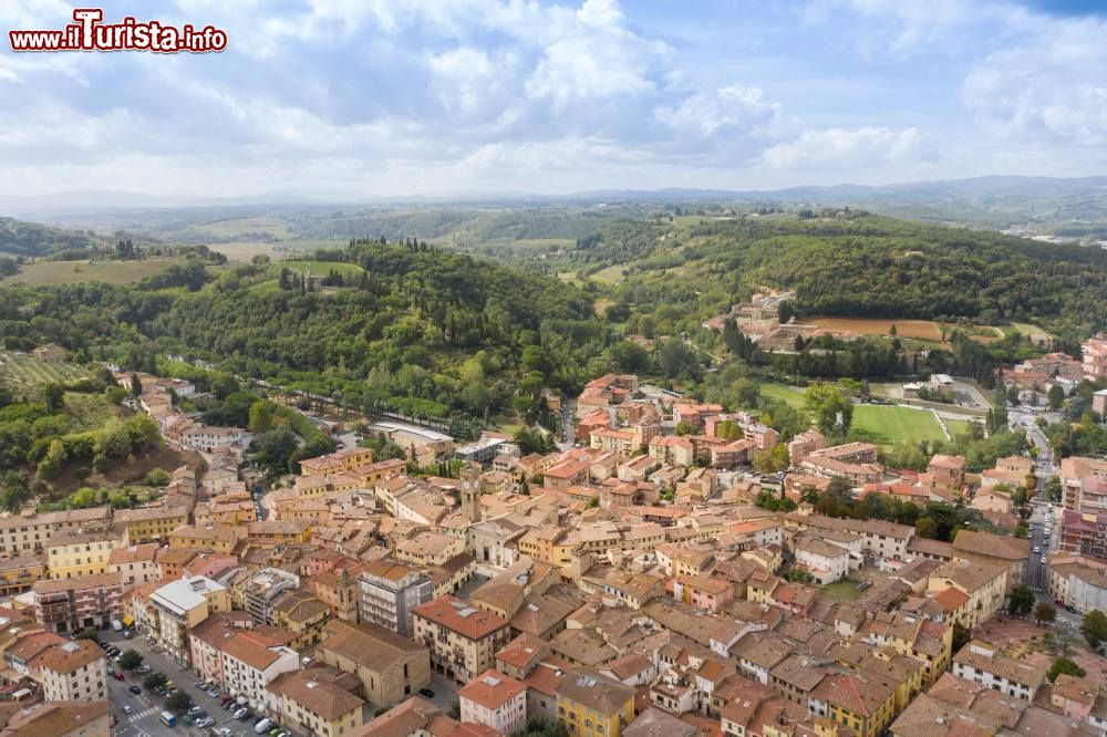 Immagine Veduta aerea del centro della cittadina di Poggibonsi in Toscana