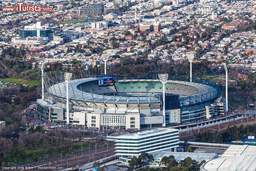 Immagine Veduta aerea del Melbourne Cricket Ground, Australia. Ospita partite di football australiano e un museo dedicato allo sport - © Greg Brave / Shutterstock.com