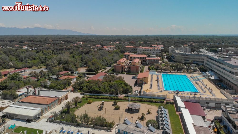 Immagine Veduta aerea della località balneare di Tirrenia in Toscana