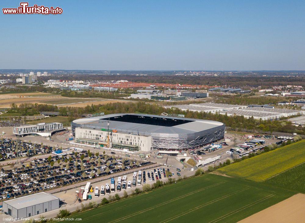 Immagine Veduta aerea dello stadio di Augusta, Germania. In questa immagine la partita di Bundesliga fra  FC Augsburg e VfB Stuttgart - © Frank Gaertner / Shutterstock.com