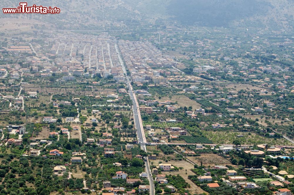 Immagine Veduta aerea di Cisini non lontana da Palermo in Sicilia