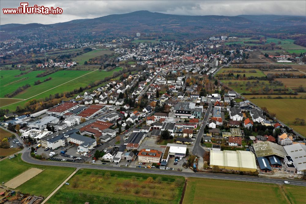 Immagine Veduta aerea di Kronberg im Taunus, cittadina della Germania, regione Assia