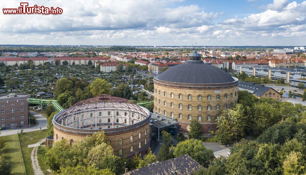 Immagine Veduta aerea di Lipsia, Germania, con il Panometer. Dall'interno di questo ex gasometro si può ammirare uno spelndido panorama a 360° della città.