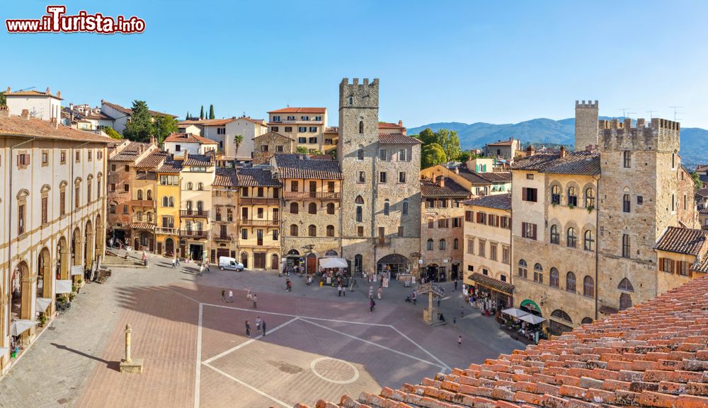 Immagine Veduta aerea di Piazza Grande nel centro storico di Arezzo in Toscana