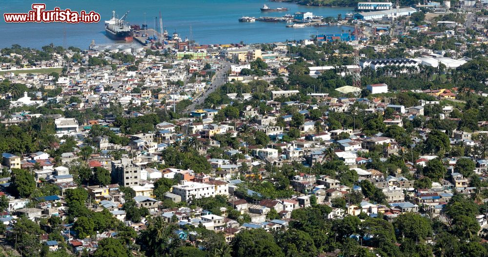 Immagine Veduta aerea di Puerto Plata, Repubblica Dominicana. Si tratta della più grande città della costa settentrionale oltre ad uno dei principali porti del paese.