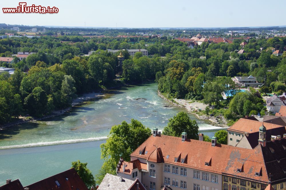 Immagine Veduta dall'alto del fiume Lech nella cittadina di Landsberg, Baviera, Germania.