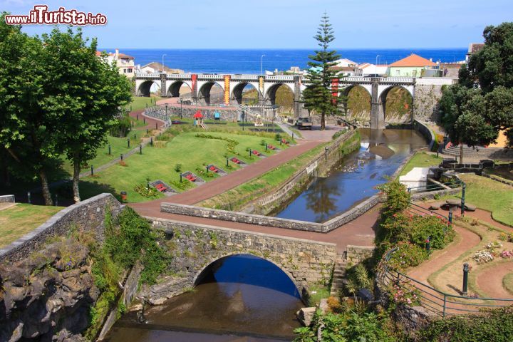 Immagine Veduta dall'alto di un'area verde a Ribeira Grande, isola di Sao Miguel (Azzorre) - © 92407030 / Shutterstock.com