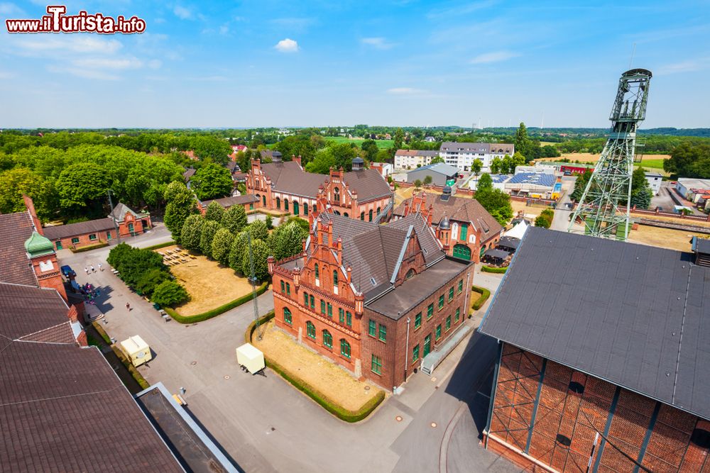 Immagine Veduta dall'alto di Zeche Zollern, Dortmund, Germania. Si tratta di una miniera di carbone dismessa nel nord-ovest della città di Dortmund; ospita un museo.