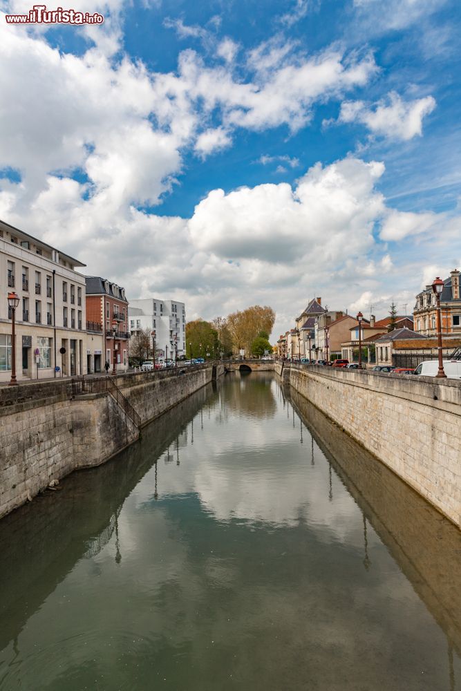 Immagine Veduta del Canal du Mau a Chalons-en-Champagne, Francia.