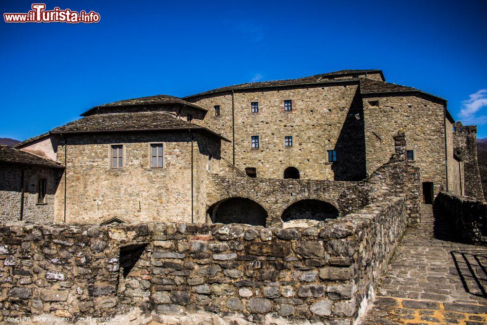 Immagine Veduta del castello di Pontremoli dalle mura, Toscana: anticamente era parte integrante del sistema difensivo della città assieme alle torri e alle mura che difendevano il borgo medievale - © Sandro Amato / Shutterstock.com