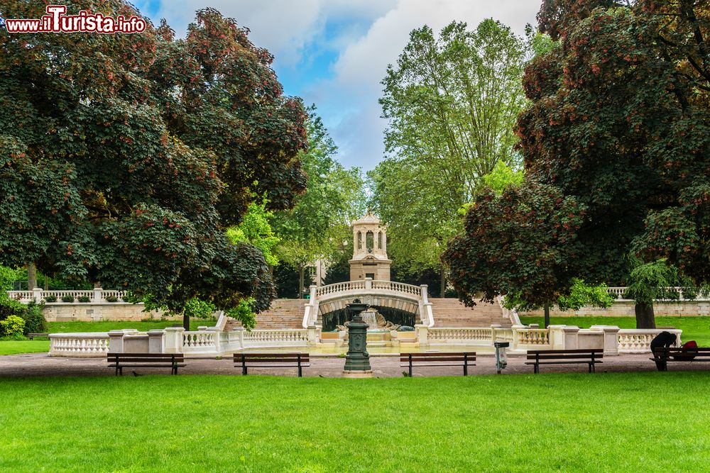 Immagine Veduta del famoso parco di Darcy a Digione, Francia. Venne progettato nel 1880 dall'architetto Felix Vionnois come un'area con sculture e fontane.