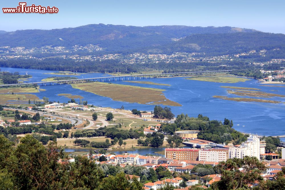 Immagine Veduta del fiume Lima a Viana do Castelo, Portogallo.