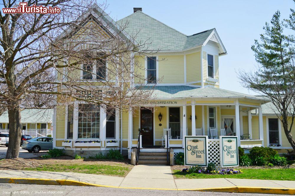 Immagine Veduta del Grant Street Inn a Bloomington, Indiana. Questo hotel in stile vittoriano si trova vicino al campus dell'università cittadina - © EQRoy / Shutterstock.com