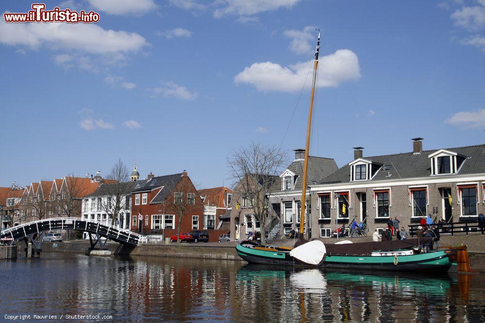 Immagine Veduta del grazioso porticciolo di Sneek, Frisia, Olanda - © Mauvries / Shutterstock.com