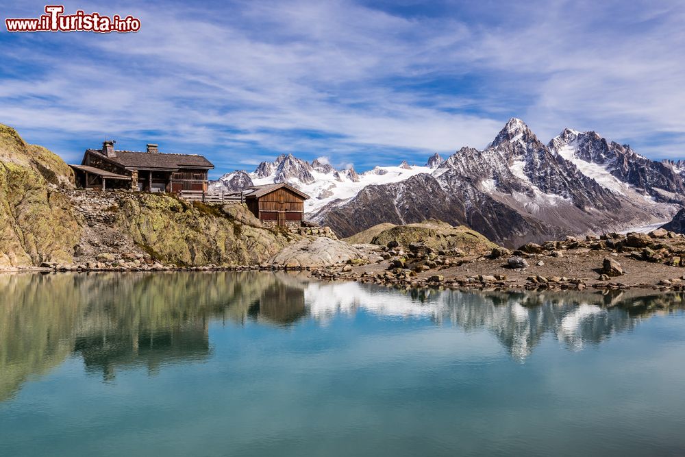 Immagine Veduta del Lago Bianco con l'omonimo rifugio a Argentiere, Chamonix, Francia.