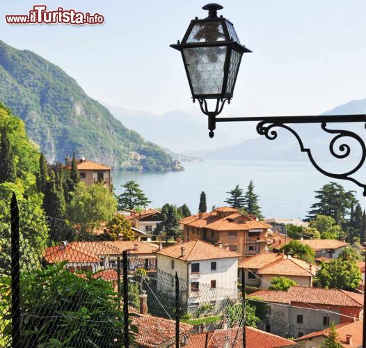 Immagine Veduta del lago di Como da Menaggio, Lombardia. Fotografato dalle colline del villaggio, il Lario si presenta in tutto il suo splendore - © Alexander Chaikin / Shutterstock.com