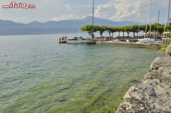 Immagine Veduta del Lago di Garda da Torri del Benaco, Verona, Veneto - © 236989219 / Shutterstock.com