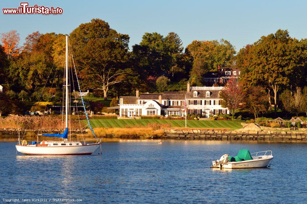 Immagine Veduta del lungomare di Greenwich, Connecticut (USA). Questa cittadina portuale è una delle più ricche degli Stati Uniti - © James Kirkikis / Shutterstock.com